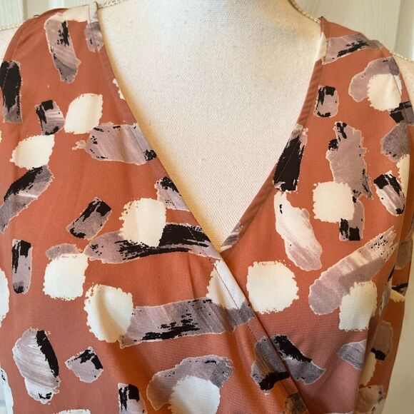 🎄Lush Abstract Wrap Style Tie Waist Sleeveless Top - Picture 2 of 11